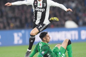 JJBC罗在尤文图斯比赛中回归赛场，逆转引发热议！(c罗在尤文图斯比赛中回归赛场,逆转引发热议的是谁)